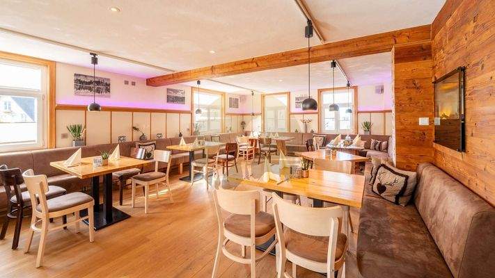 hotel-restaurant-schwarzwald-gastraum-wolf-immobilien