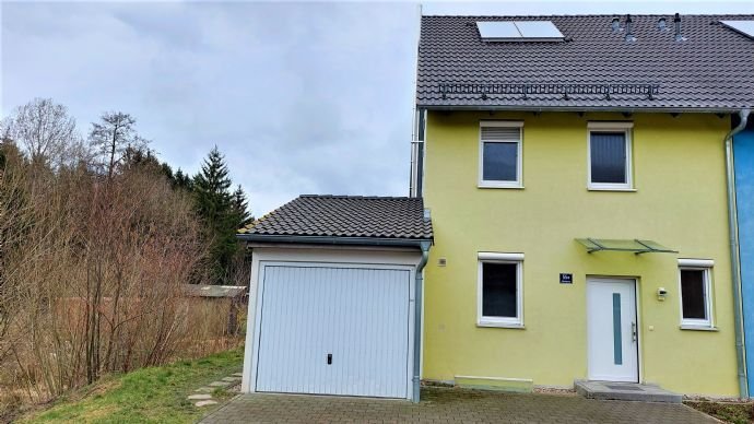 Sehr schöne und großzügige Doppelhaushälfte  in Weiden am Weidingweg mit 5-Zimmer auf 3 Etagen / voll unterkellert, 136 m² mit Garten zu vermieten