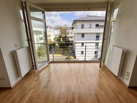 der Glaserker lässt sich öffnen und Sie frühstücken in der Sonne