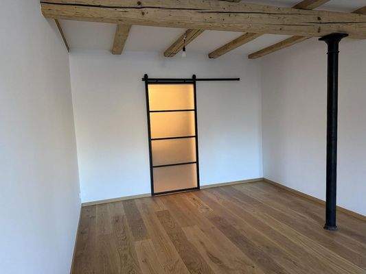 Großes Zimmer EG (zum Bad)