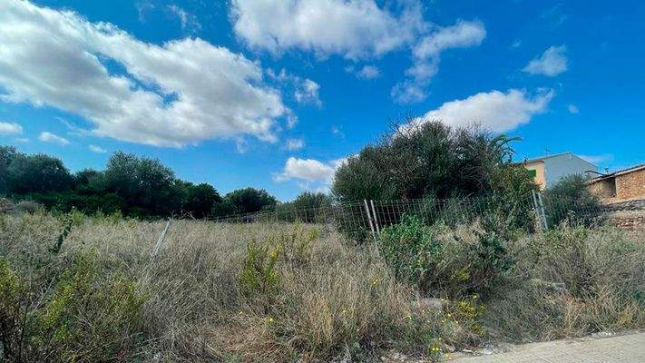Mehrfamilienhausgrundstück für 22 Wohnungen zum Verkauf in Campos, Mallorca.
