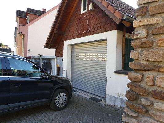 Garage mit Büroraum im DG