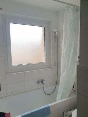 Bad mit Badewanne und WC II.jpg