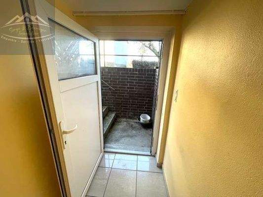 Kellertür zum Grundstück