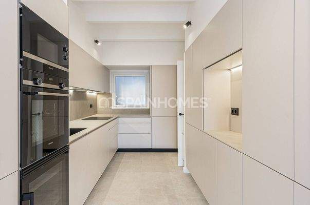 Modern Flat Near Avenida Diagonal in Les Corts