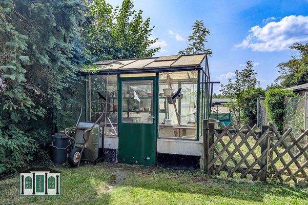 Gewächshaus im Garten