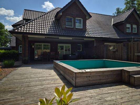 Haus 1 - überdachte Terrasse mit Poollandschaft