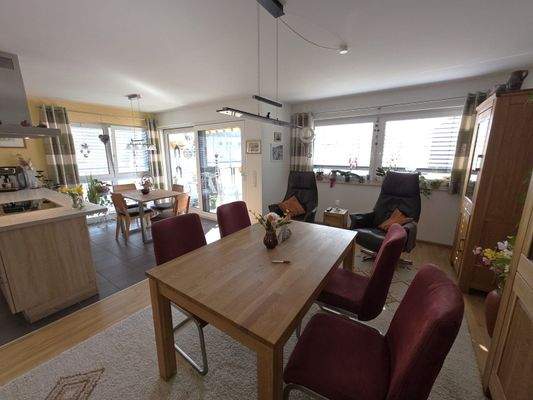 Wohn-Essbereich mit Balkon