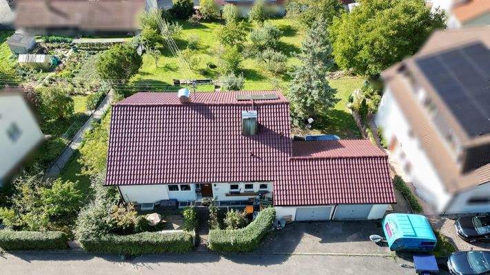 Vogelperspektive / Außenansicht Strassenseite