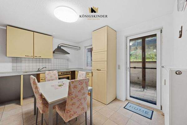 ...Wohnküche mit Terrassenausgang...