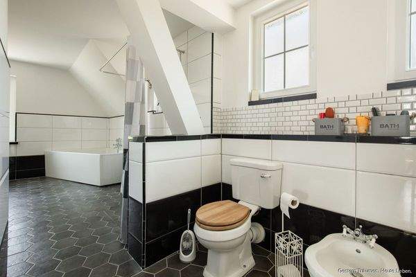 Badezimmer 1.OG  (Bild 1)