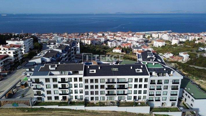 Sea-View Semi-Detached Villas in a Complex with Pool in Yalova