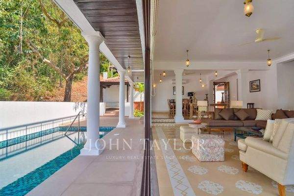 Living-room Swimming pool