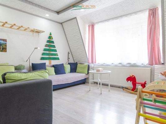 Lichtdurchflutetes Wohnzimmer