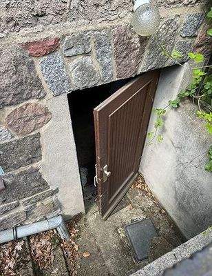 Keller-Außentür