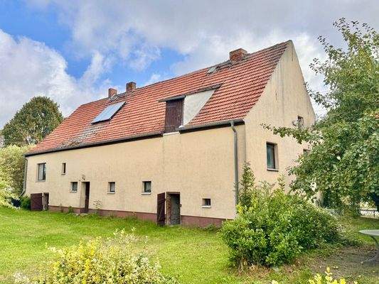 Hausansicht vom Grundstück