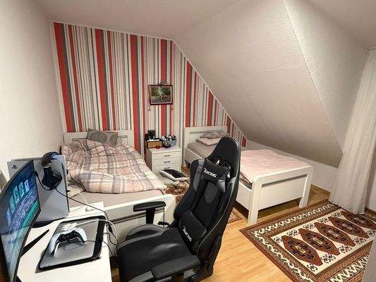 Schlafzimmer OG u DG Wohnung (2)