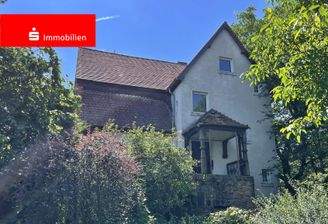 Seitenansicht mit Eingang