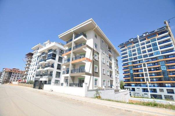 Seaview Apartments Close to Centre in a Complex in Alanya