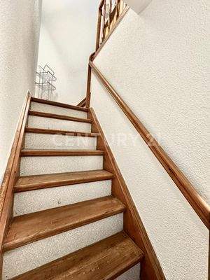 Treppenhaus Wohnung rechts