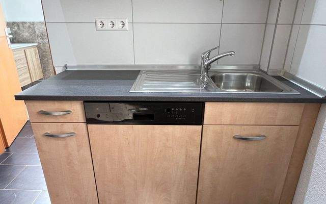 Küche 7 WG Zimmer Stuttgart möbliert Zuffenhausen Wohnen auf zeit bei urbanbnb.jpeg