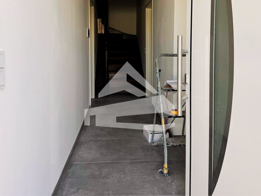 Flur Eingangstür.png