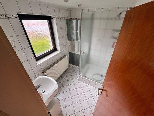 1. OG Badezimmer mit Dusche