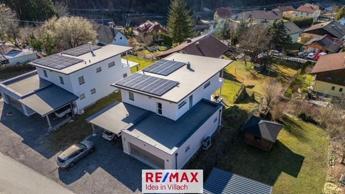 Drohnenansicht Dachterrasse über der Doppelgarage