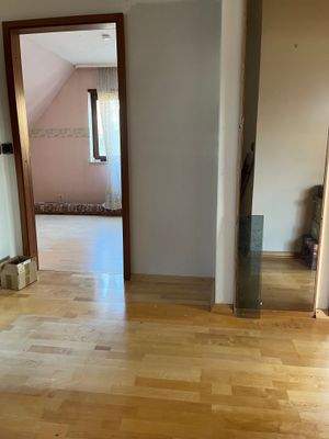 großzügiger Flur im DG