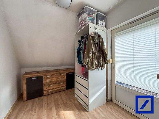 Ankleide zu Schlafzimmer 1