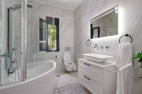 Kreta, Chania: Luxuriöse Villa mit Meerblick und Gästestudio in Agios Matthaios zu verkaufen