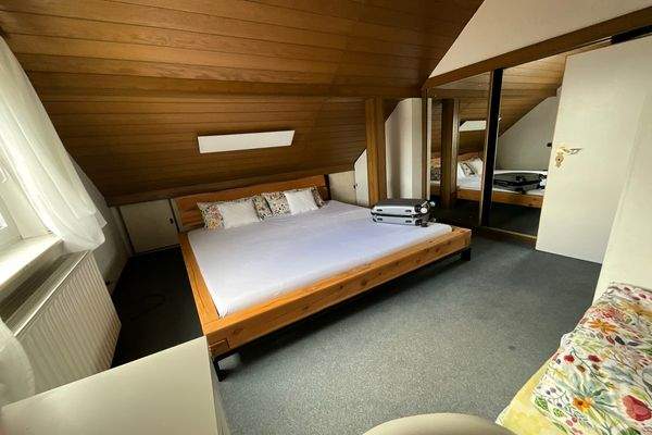 Schlafzimmer DG