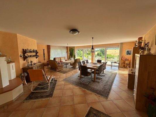 Wohn- Essbereich mit Kamin EG