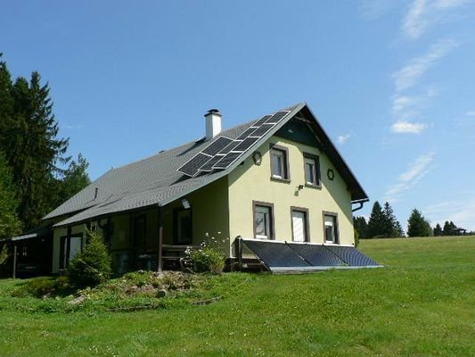 Wohnhaus Südansicht mit Solarpanele &amp; Fotovoltaikp