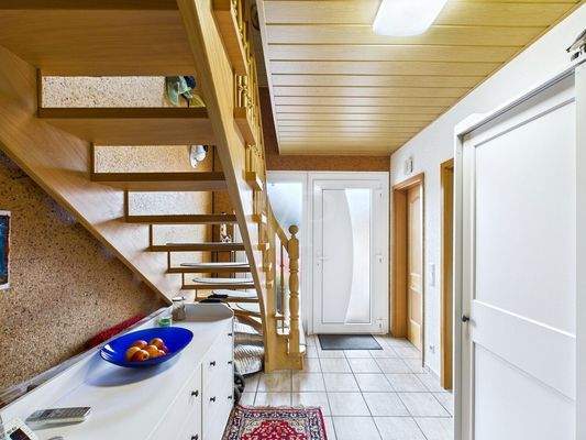 Flur mit Treppenaufgang