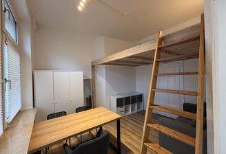 Blick aus Küche in Wohnraum