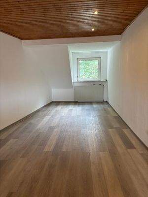 Leeres Zimmer mit Holzboden