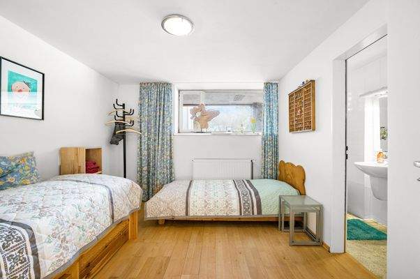 Gästezimmer mit Duschbad im Souterrain