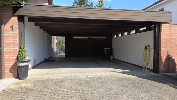Offene Doppelgarage mit dahinter liegender Werkstatt_#114524
