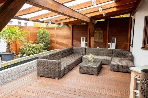 Terrasse mit Überdachung