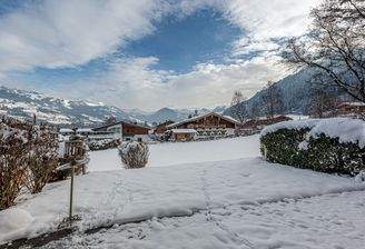 KITZIMMO-Domizil mit Potenzial in zentrumsnaher Ruhelage - Ski Out - Immobilien Kitzbühel.