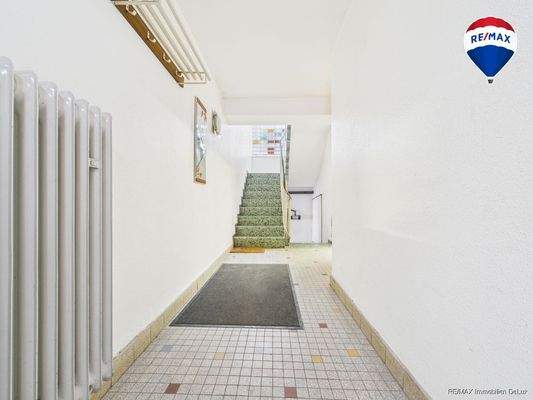 REMAX Immobilien DeLux Wohn-Geschäftshaus Diele Ottweiler Mark Borowicz