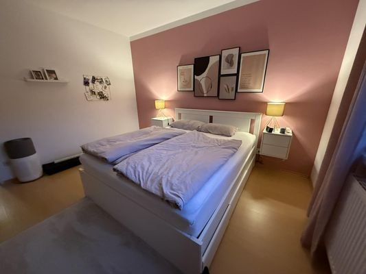 Schlafzimmer 1