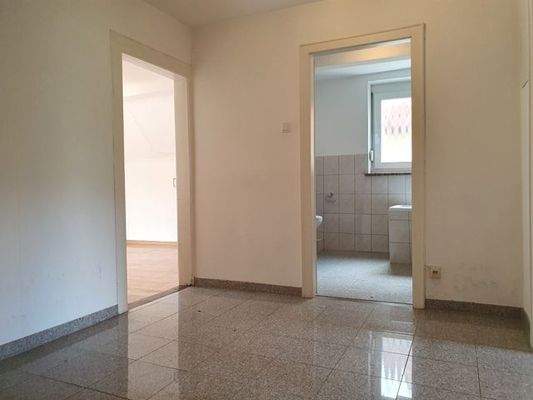 OG, Wohnung re.: Flur