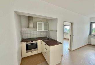 Moderne offene Küche vor Renovierung