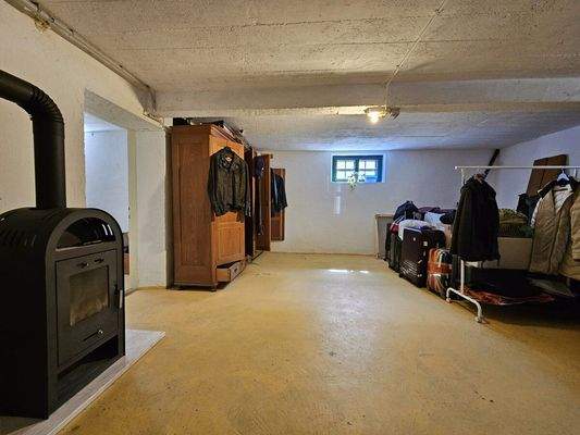 Keller mit Kaminofen