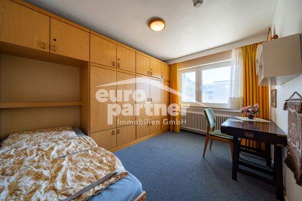 Arbeits-/Schlafzimmer