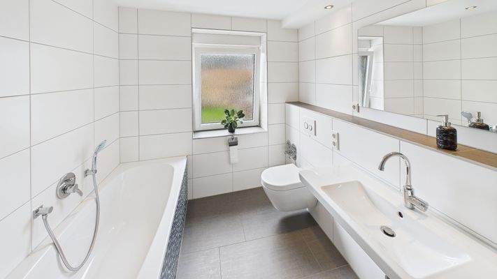 CAM01984G0-PR0499-STILL012