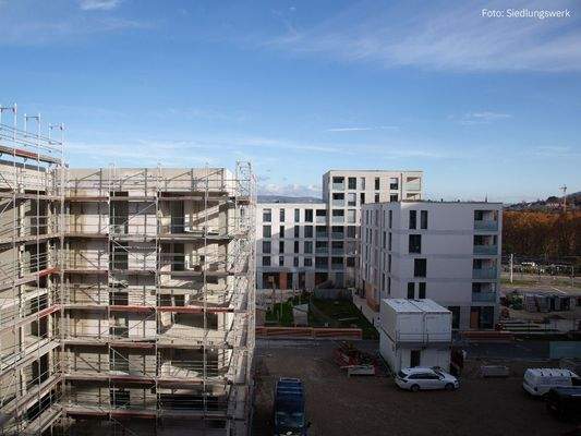 Blick auf Haus 1 und Rosenstein III