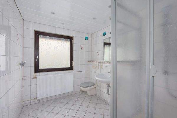 Badezimmer -EG rechts